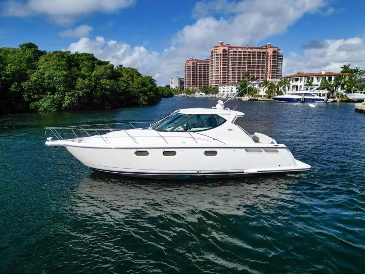 Tiara Yachts 3900 Sovran 2008 boat specs