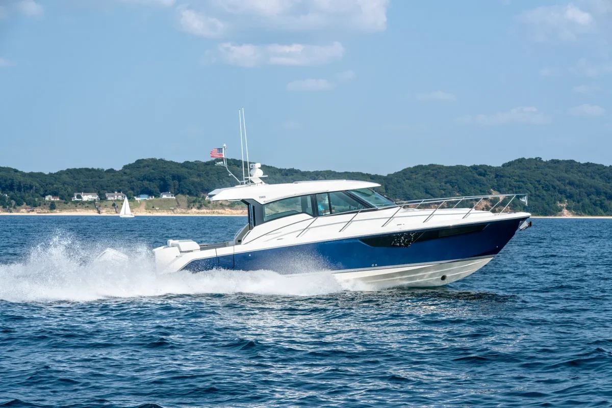 Tiara Yachts 43 LE 2023 boat specs