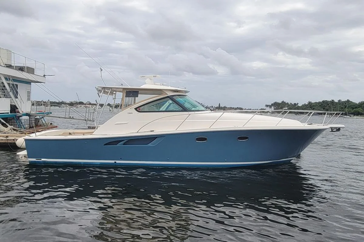 Tiara Yachts 4300 Open 2016 boat specs