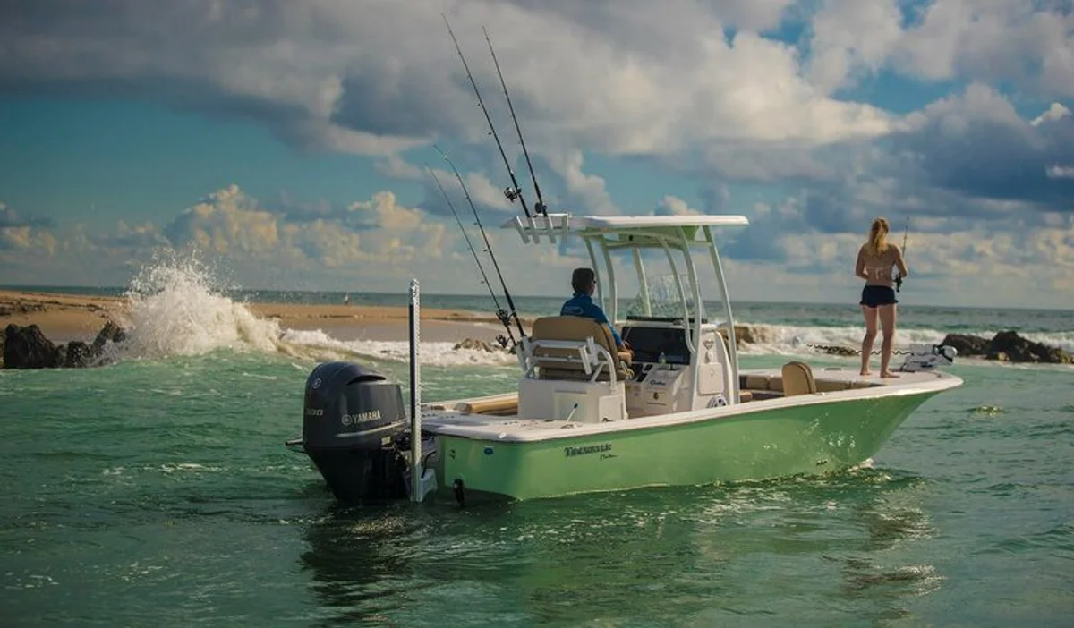 Tidewater Boats 2500 Carolina Bay 2022 boat specs