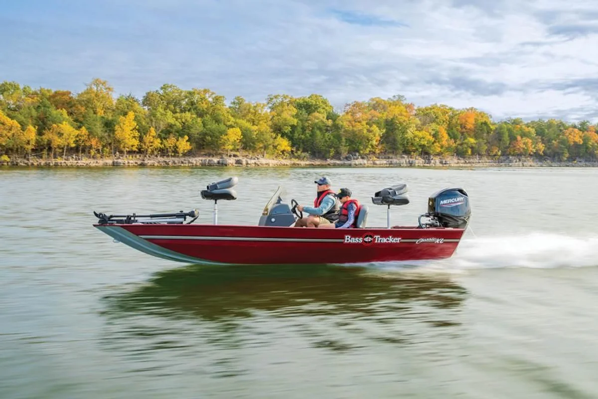 Tracker Boats Bass Tracker Classic XL 2022 boat specs