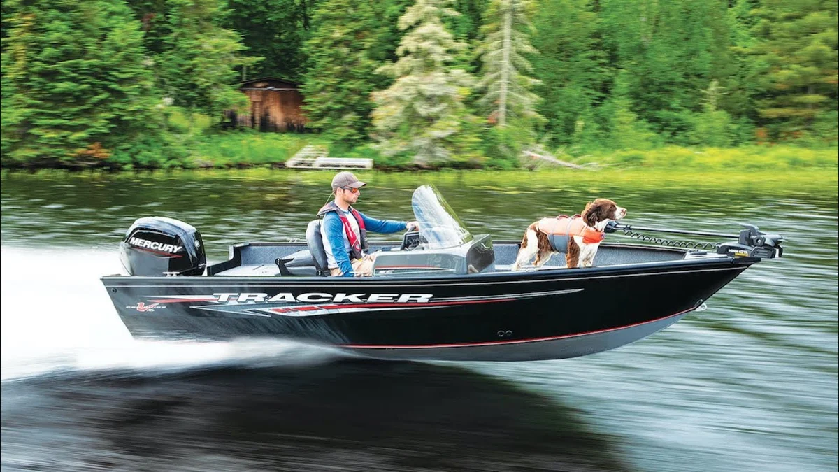 Tracker Boats Pro Guide V-16 SC 2022 boat specs