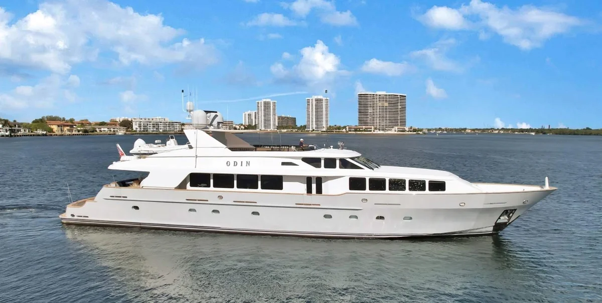 Trinity Yachts Raised Pilothouse 2002 boat specs