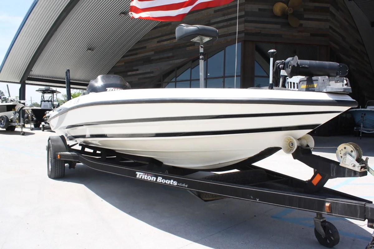 Triton Boats 18XS 2013 boat specs