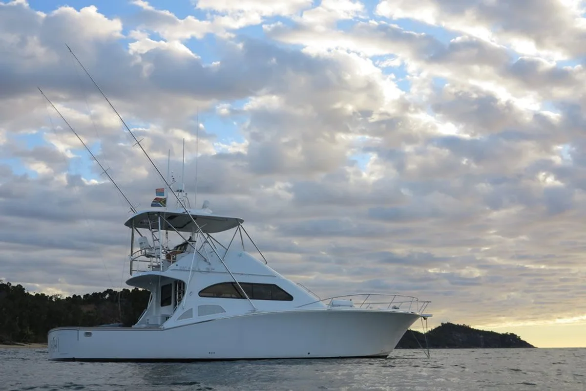 Two Oceans 48 Sport Fisher 2012 boat specs