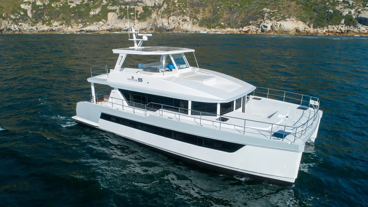 Two Oceans 555 Power Catamaran 2023 boat specs