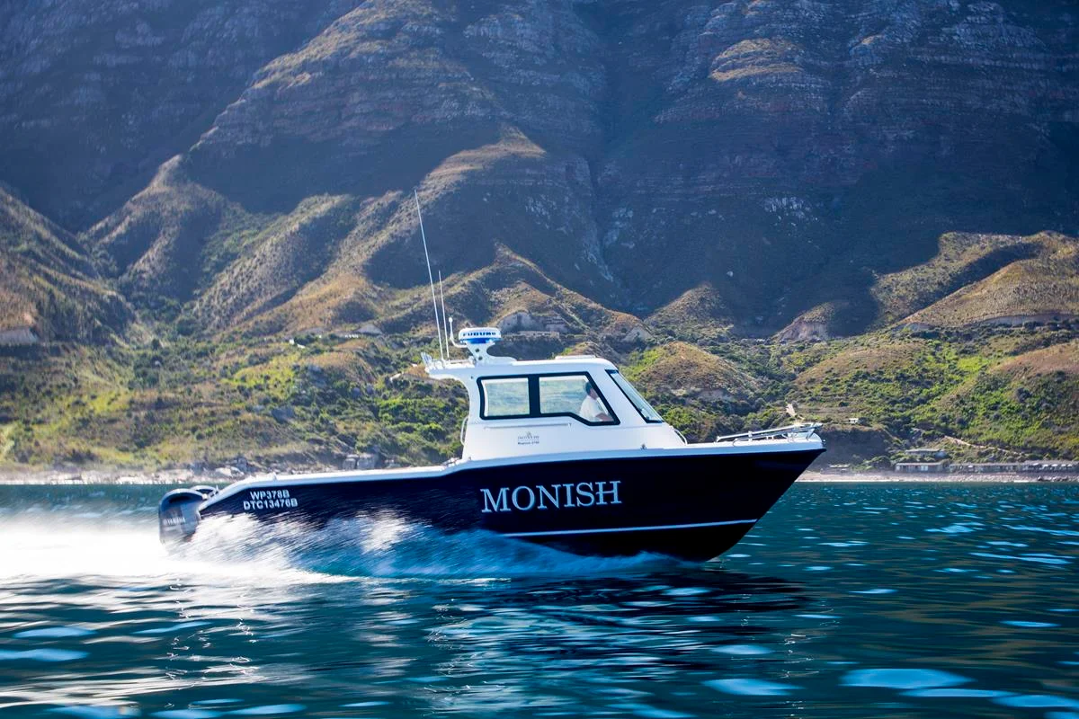 Two Oceans Magnum 2750 Power Catamaran Walkaround 2018 boat specs