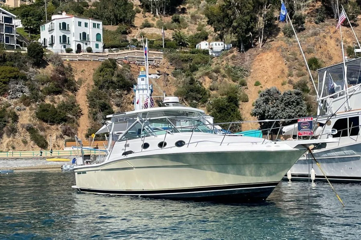 Wellcraft 330 Coastal 2005 boat specs
