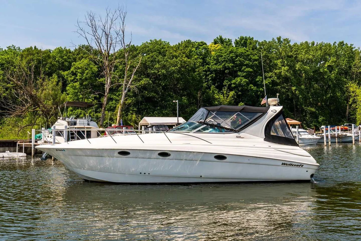 3700 Martinique Boat Specs