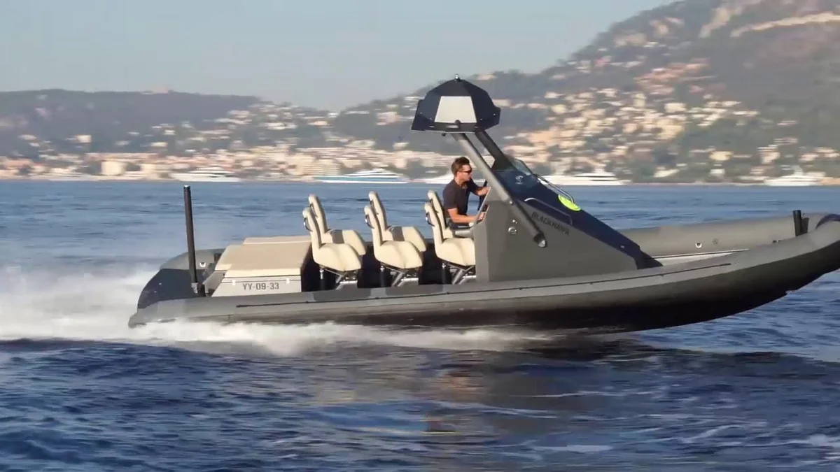Xtenders Blackhawk 2016 boat specs